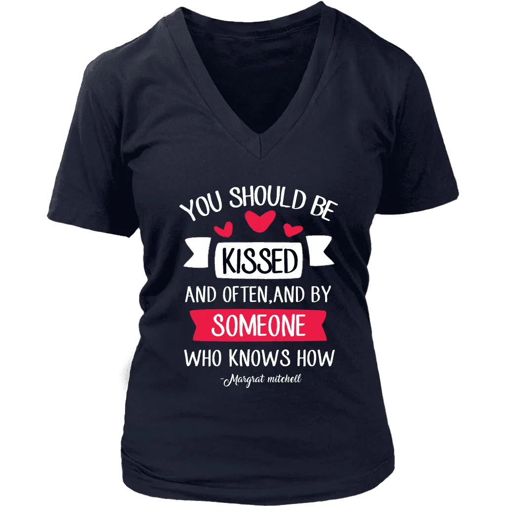 "You should be kissed" V-neck Tshirt