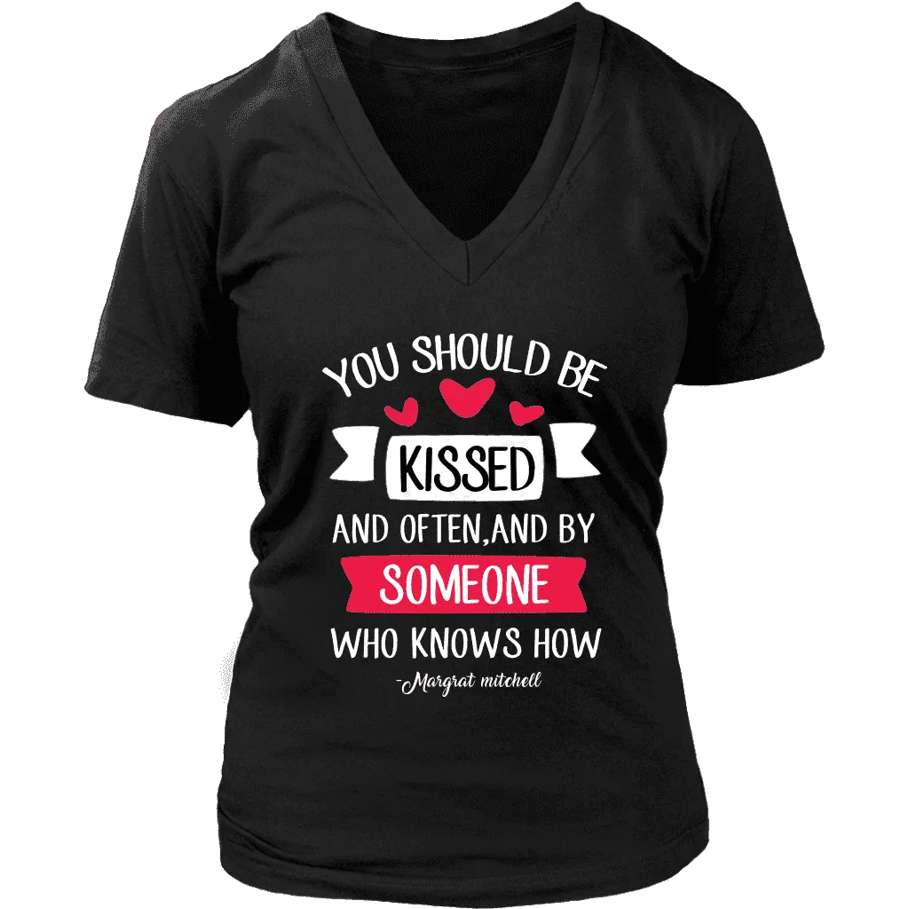 "You should be kissed" V-neck Tshirt