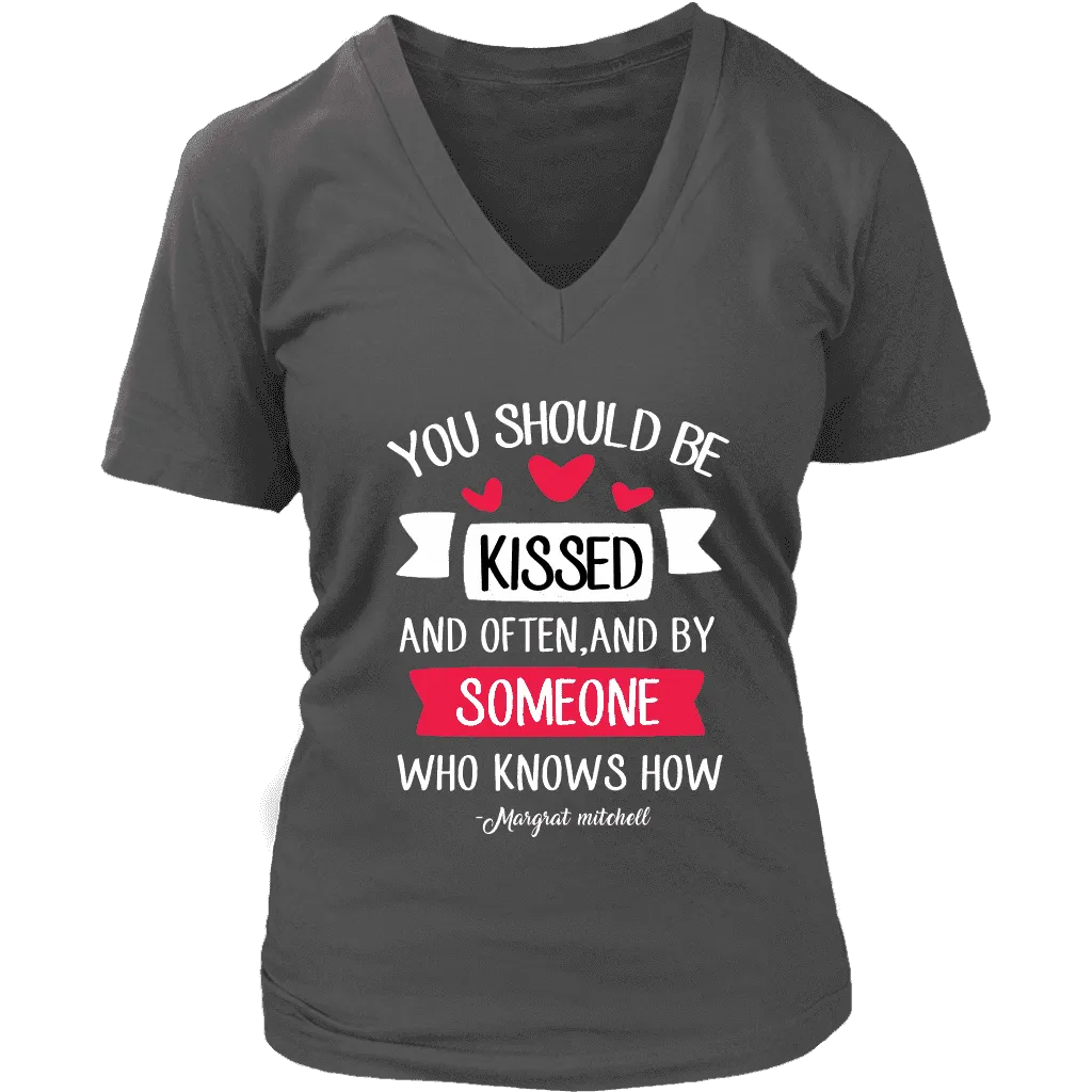 "You should be kissed" V-neck Tshirt